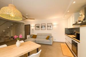 Kuchyň nebo kuchyňský kout v ubytování MobyDick, central, Walk to the Beach, Private Parking