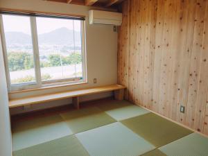a room with a window and a tiled floor at Cider Barn &more in Iida