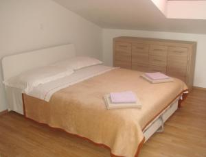 Postel nebo postele na pokoji v ubytování Apartments Jelicic