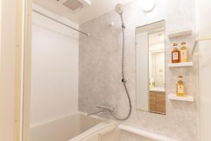 Koupelna v ubytování Regale Namba