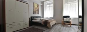 Postel nebo postele na pokoji v ubytování Corvin Point Rooms and Apartments + 37 fotografií