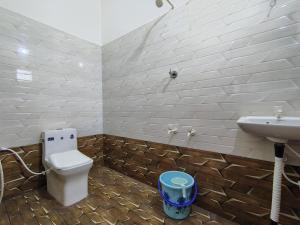 a bathroom with a toilet and a sink at 4M FarmStay in Bodināyakkanūr