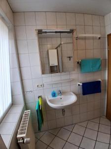 Koupelna v ubytování NEU! Ferienwohnung Schäfer