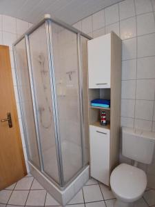 Koupelna v ubytování NEU! Ferienwohnung Schäfer + 9 fotografií