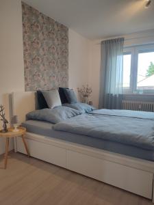 a bedroom with a large bed with a window at Ferienwohnung Weitblick in Dachau