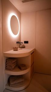 a bathroom with a sink and a mirror at Meme Wiesje in Oudenburg