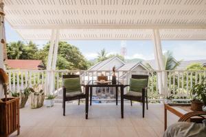 a screened porch with a table and chairs on it at Sunset beach apartment 12 O3 villas in Koh Phangan