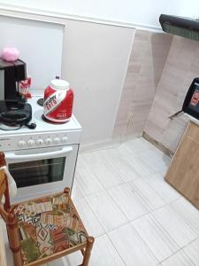 Η κουζίνα ή μικρή κουζίνα στο Larry house +5 φωτογραφίες