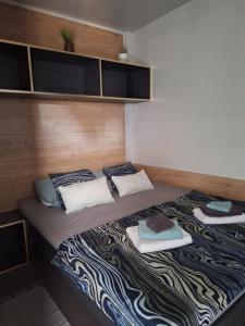 Katil atau katil-katil dalam bilik di INNOVA TravelVir MobHome Lory