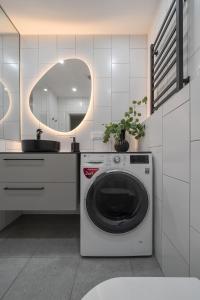 Ένα μπάνιο στο Luxury Private Apartment near Old Town and Nature +49 φωτογραφίες