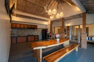 a kitchen with a wooden bench in a room at Sundari Bali Guest House in Munggu