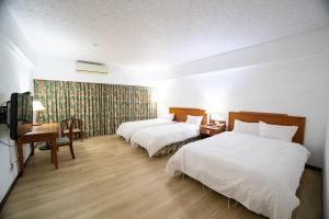 Katil atau katil-katil dalam bilik di The Glory Hotel +34 gambar