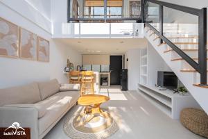 Μια τηλεόραση ή/και κέντρο ψυχαγωγίας στο Wolu Residence 5 by Bukit Vista