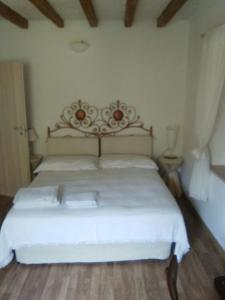A bed or beds in a room at Il Gelsomino
