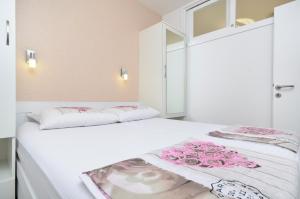 Postel nebo postele na pokoji v ubytování Apartment Mira II