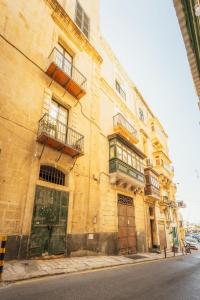 Το κτήριο όπου στεγάζεται  το διαμέρισμα