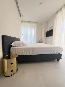 a bedroom with a large bed with a bucket at Ruffini Boutique Rooms in Ascoli Piceno