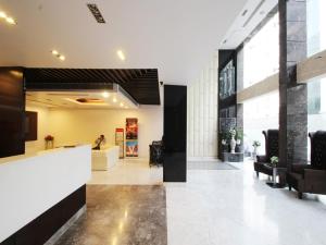 Vstupní hala nebo recepce v ubytování Hotel Elegance