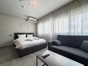 Voodi või voodid majutusasutuse Tandalidou Urban Vibes by Proliving Hospitality toas