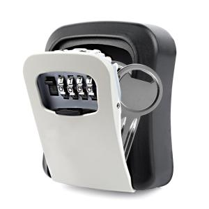 ein Karabiner mit einem Schlüssel darin in der Unterkunft Apartment with kitchen, bed, sofa in Essen