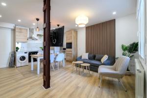 Χώρος καθιστικού στο APT-Inside the Wall-Family,Games,Relax,History