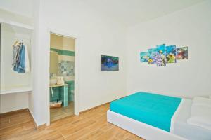 a white room with a bed and a bathroom at Sea Dream Camere in Agropoli