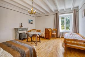 Postel nebo postele na pokoji v ubytování Maison chaleureuse à Pordic avec jardin et cheminée