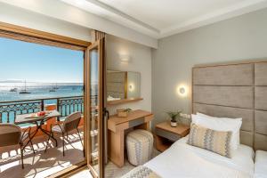 En eller flere senge i et værelse på Almare Seaside Studios Valtos Parga