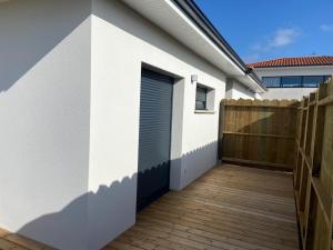 Το κτήριο όπου στεγάζεται  το διαμέρισμα