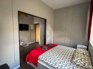 Ένα ή περισσότερα κρεβάτια σε δωμάτιο στο Jacuzzi overlooking the tower