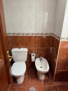 Koupelna v ubytování Altamira Luanco, ideal para 4 Pax