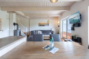 Μια τηλεόραση ή/και κέντρο ψυχαγωγίας στο Ferienhaus Lachmöwe