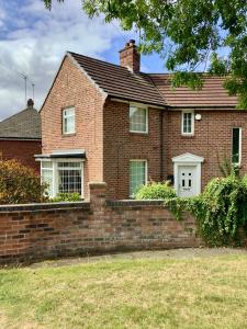 Το κτήριο όπου στεγάζεται  το δωμάτιο σε οικογενειακή κατοικία