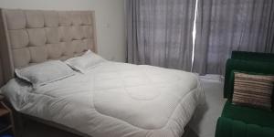 Postel nebo postele na pokoji v ubytování The Solace Subukia