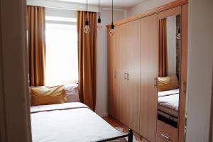 Giường trong phòng chung tại PARK Apartment