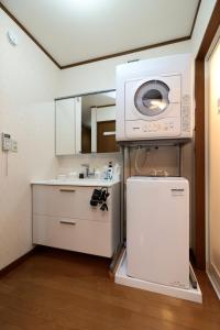 Η κουζίνα ή μικρή κουζίνα στο LJ INN Shijo Omiya hanare 5 Bike Free Wifi