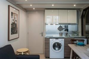 Η κουζίνα ή μικρή κουζίνα στο Charming Duplex with Mezzanine Bed in Chiado