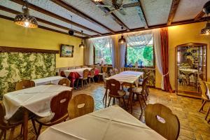 a restaurant with tables and chairs in a room at Hotel - Garni - Wolfshof in Traben-Trarbach