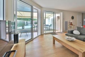 Et opholdsområde på Maison de vacance avec piscine proche de la mer