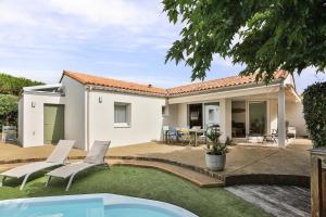 Swimmingpoolen hos eller tæt på Maison de vacance avec piscine proche de la mer