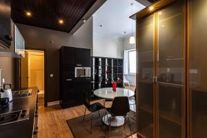 a kitchen with a table and chairs in a room at Well-Located Studio with Smart Space in Lisbon +5 photos