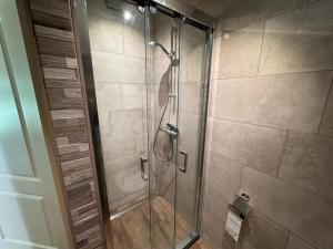 Ένα μπάνιο στο 2-p Chalet met privacy en tuin nabij Leeuwarden +8 φωτογραφίες