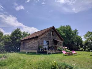 Gallery image of Les Gîtes des Chaumes de Villeneuve - Le Chalet in La Celle-sous-Gouzon