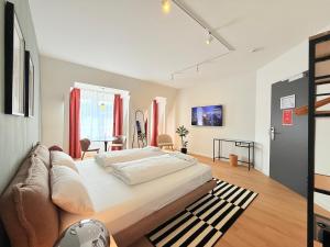 Giường trong phòng chung tại Smart Stayzz