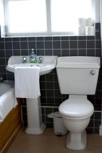 a bathroom with a toilet and a sink at House number 12 sleeps up to 4 with Smart TVs in every room in Wellington +27 photos