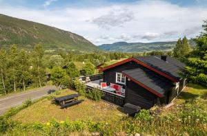 an aerial view of a cabin in the mountains with a bench at Sørlia hytte in Hafjell