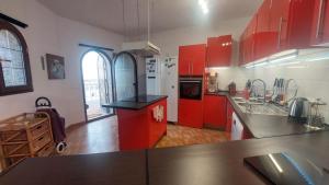 Η κουζίνα ή μικρή κουζίνα στο Apartment in the centre of Mijas Pueblo with stunning views