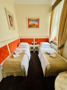 Ένα ή περισσότερα κρεβάτια σε δωμάτιο στο Sempre B&B