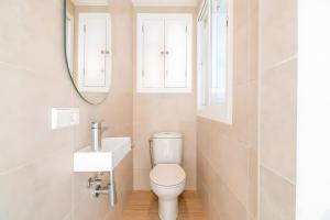 Ένα μπάνιο στο Apartamentos las palmeras 2