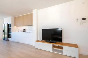 Μια τηλεόραση ή/και κέντρο ψυχαγωγίας στο Apartamentos las palmeras 2